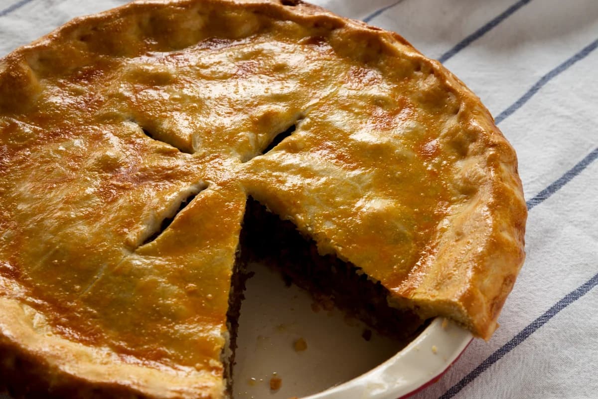 Tourtière traditionnelle et épicée du Québec